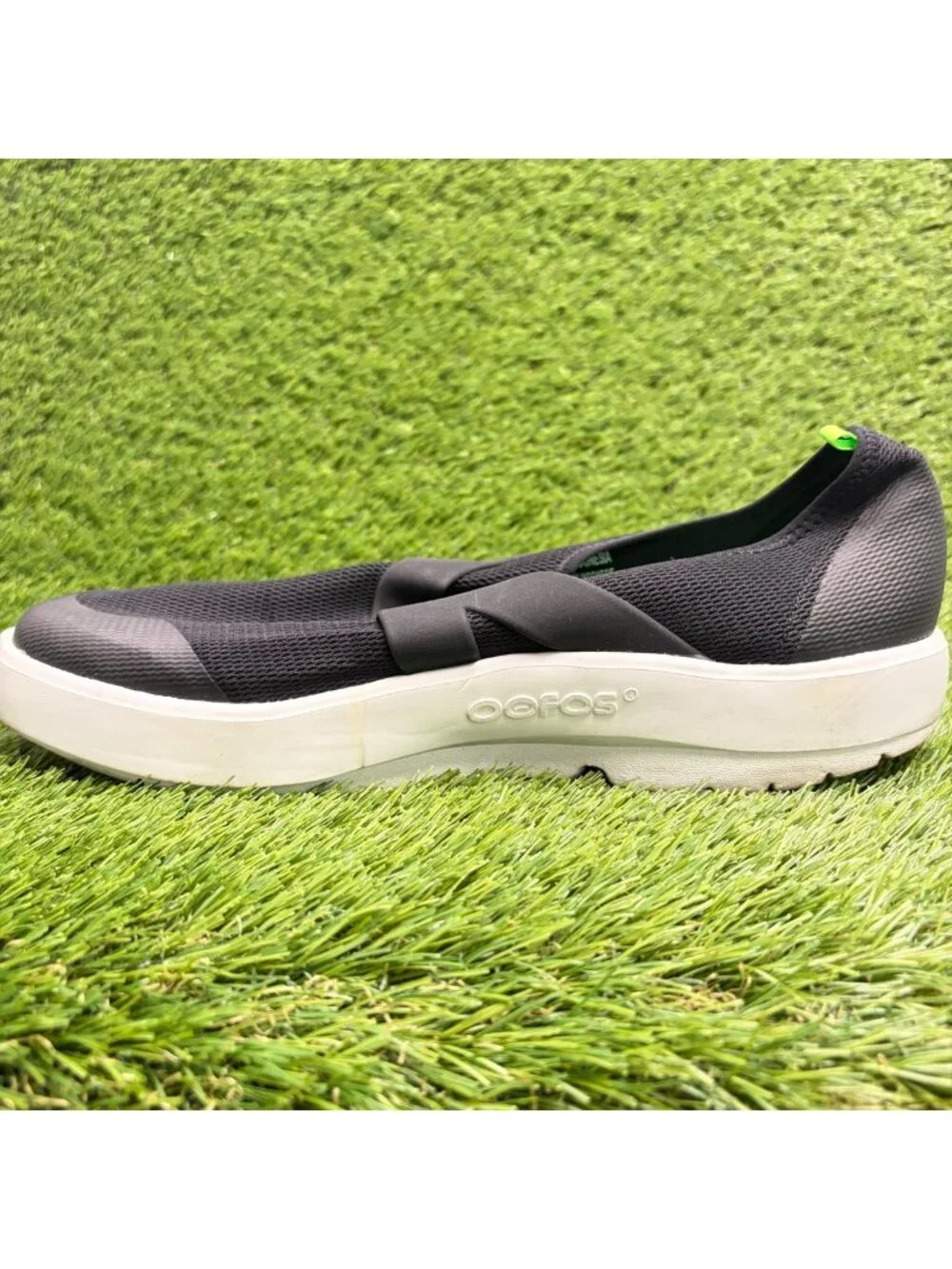OOFOS OOmg Low Mens Size 12.5 Black White Athletic Recovery Slip On Shoes